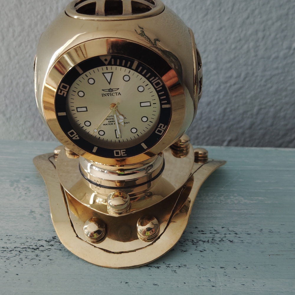 Invicta Gold Diving Helmet Clock - Picture 3 of 6